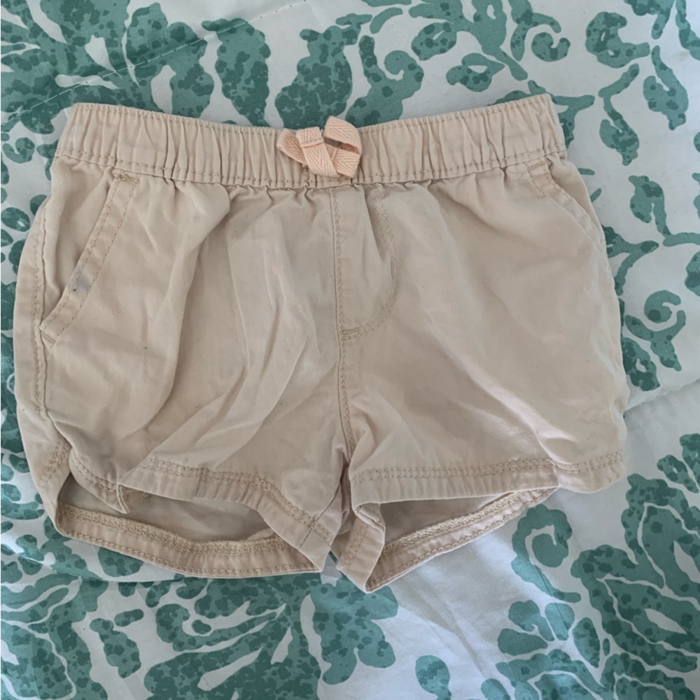 Khaki shorts 🤍